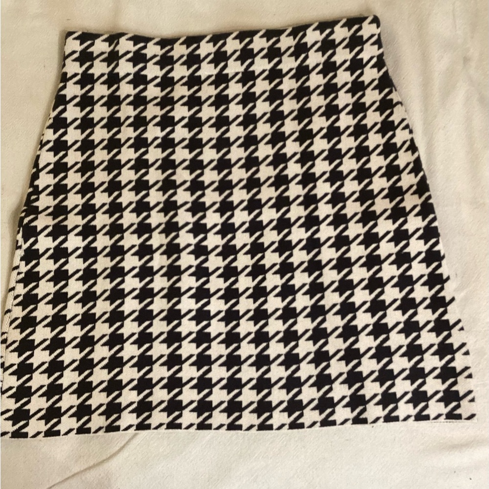 LOFT Black and White Houndstooth Mini Skirt